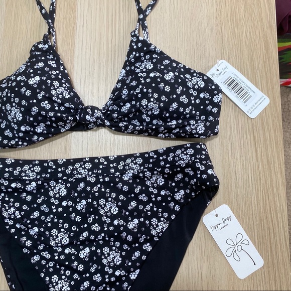 Dippin daisy’s daisy top and high waisted bottoms - Picture 3 of 6